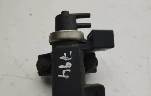 BMW 5 E39 Vacuum valve 722796100