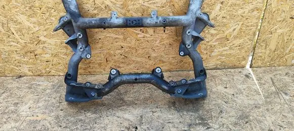 Mercedes-Benz E W212 Front subframe A0039981650