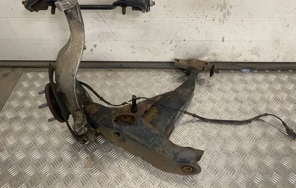 Ford Explorer Rear wheel hub spindle/knuckle ZWRPTEXPL