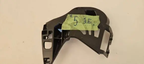 BMW 5 G30 G31 Front bumper mounting bracket 7385348