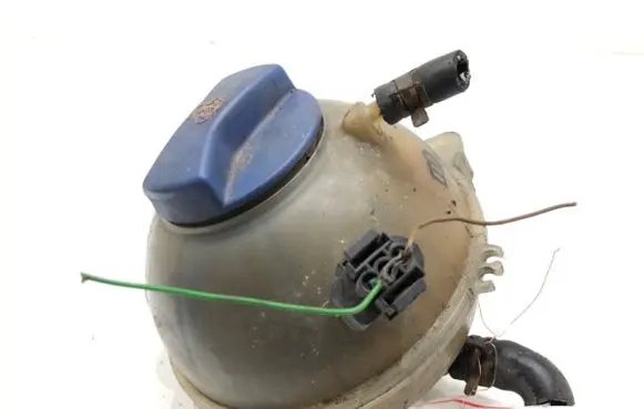 Volkswagen II LT Coolant expansion tank/reservoir 2D0121129B