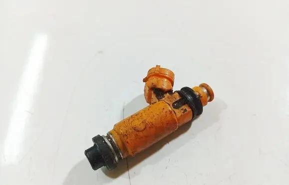 Subaru Forester SF Fuel injector 