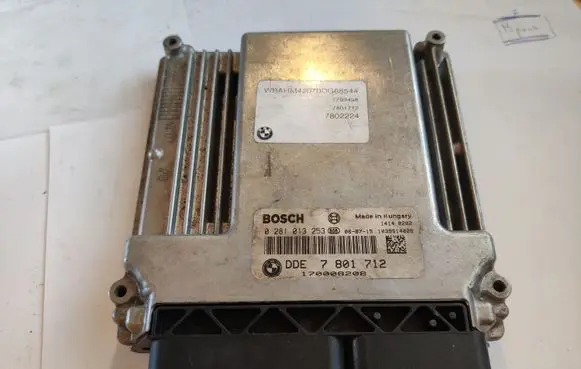 BMW 5 E60 E61 Engine control unit/module DDE7801712 0281013253