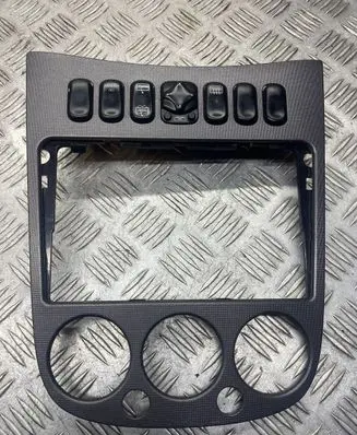 Mercedes-Benz A W168 Radio/GPS head unit trim 1686802136 1688203610 33010901