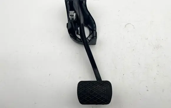 Mercedes-Benz E W212 Brake pedal A2042902001 PP204290056