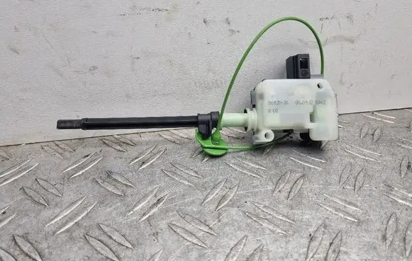 Fuel tank cap lock motor
