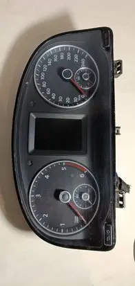 Volkswagen Caddy Speedometer (instrument cluster) 1K0920865J 31052012 VDD024310