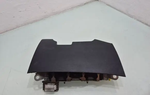 Toyota Avensis T270 Knee airbag 