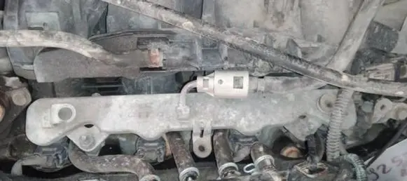 Honda FR-V Fuel main line pipe