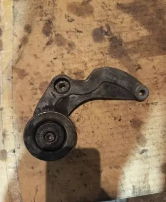 BMW 5 E39 Generator/alternator bracket 82248561