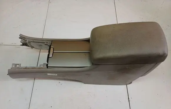 Subaru B9 Tribeca Armrest 92174XA00A