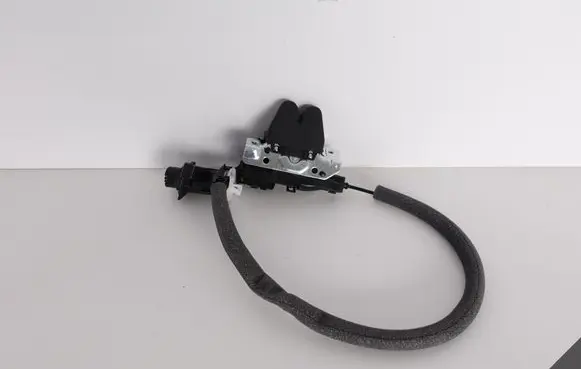 Mercedes-Benz CLS C218 X218 Tailgate/trunk/boot lock/catch/latch A2047500485