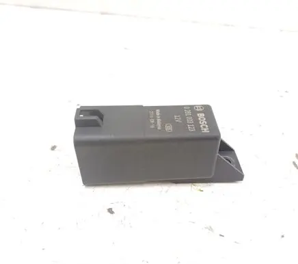 Jaguar XE Glow plug pre-heat relay FX23189E2AC 0281003123