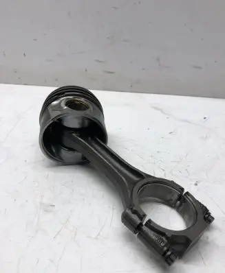 Volkswagen PASSAT B5.5 Piston with connecting rod