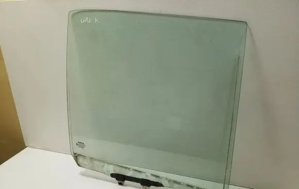 Honda CR-V Rear door window glass