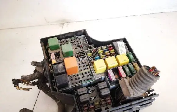 Opel Combo C Fuse box set 13142780