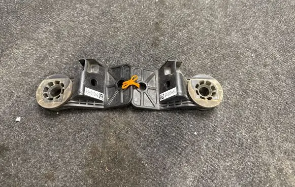 Chevrolet Camaro Radiator support slam panel bracket 84009865 84009866
