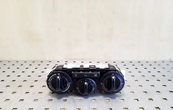 Peugeot 208 Climate control unit 96722483ZD T1013332G E1063071