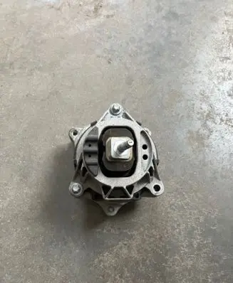 BMW 4 F32 F33 Engine mount bracket 6859412