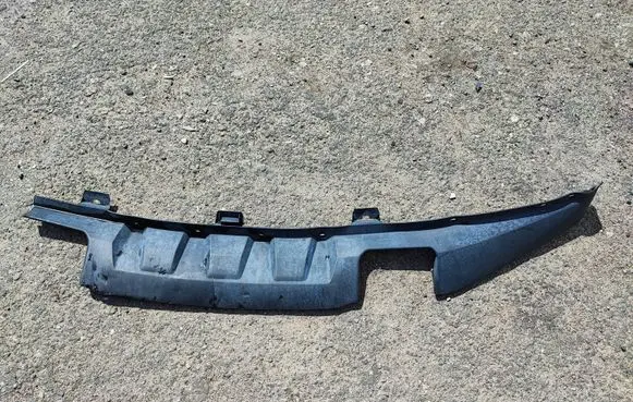 Front bumper lip