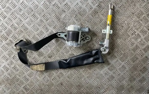 Subaru Outback Front seatbelt