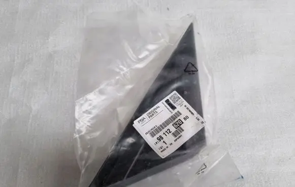 Peugeot 5008 II Fender end trim 9811262080