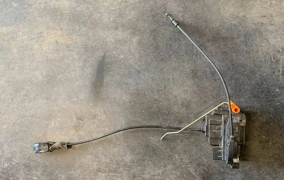 Renault Master III Front door lock