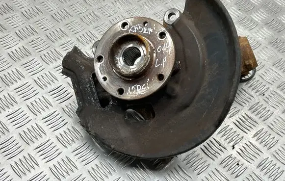 Nissan Qashqai Front wheel hub spindle knuckle