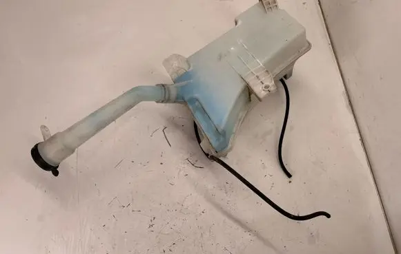 Windshield washer fluid reservoir/tank