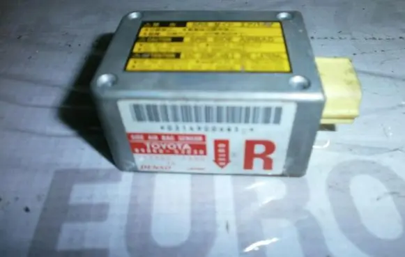 Lexus IS 200-300 Airbag control unit/module 8986053030
