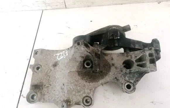 Skoda Octavia Mk2 (1Z) Engine mounting bracket 038903143A