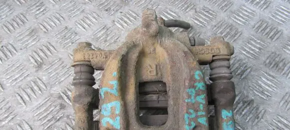 Honda CR-V Rear brake caliper