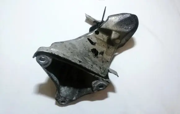 BMW 1 E81 E87 Engine mounting bracket 24168110 2211676457404