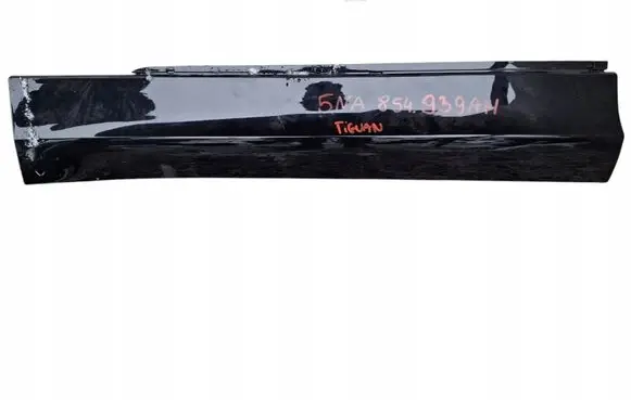 Volkswagen Tiguan Front door trim (molding) 5NA854939AH