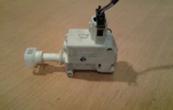 Volkswagen PASSAT B6 Fuel tank cap lock 3C0810773
