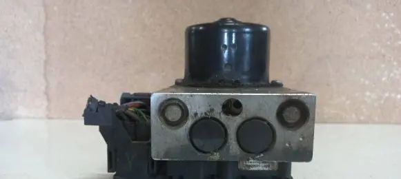 Volvo V70 ABS Pump 8619968