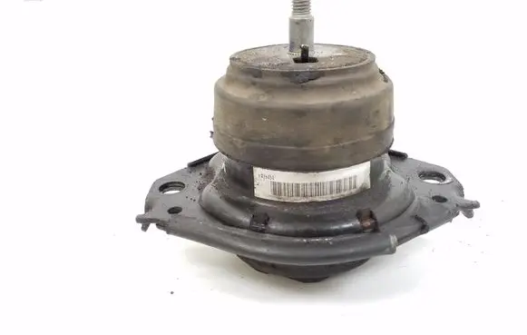 Jeep Grand Cherokee Engine mount bracket