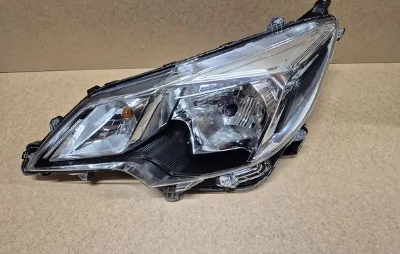 Mitsubishi Space Star Headlight/headlamp 8301D445