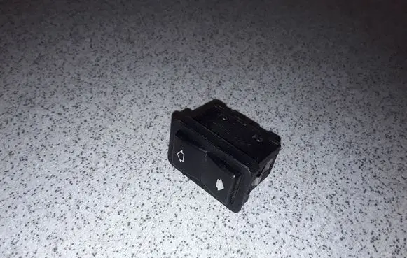 BMW 5 E39 Electric window control switch 8368974