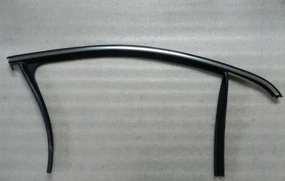 Volkswagen PASSAT B7 Front door glass trim molding 3C4837432F 3C4837432