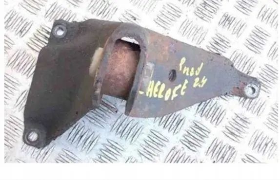 Jeep Liberty Rear differential/diff mount bracket 