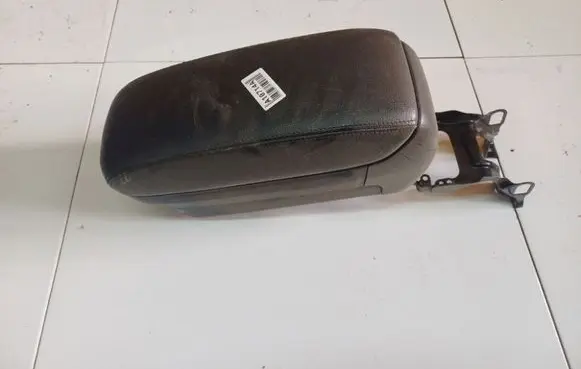 Toyota Avensis T250 Armrest 