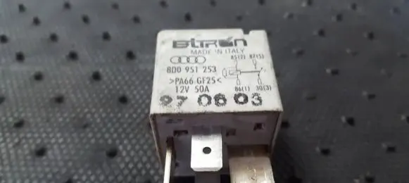 Volkswagen PASSAT B5 Other relay 8D0951253