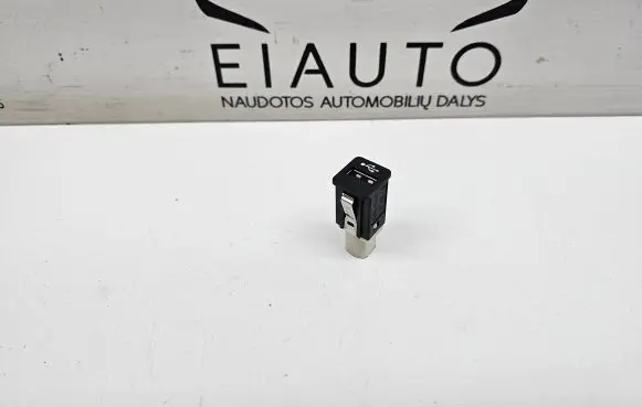 BMW 5 F10 F11 USB socket connector 9237656 84109237656