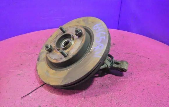 Nissan Tiida C11 Front wheel hub spindle knuckle
