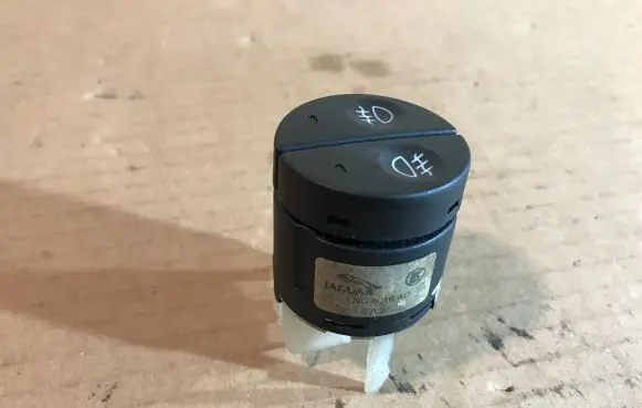 Fog light switch