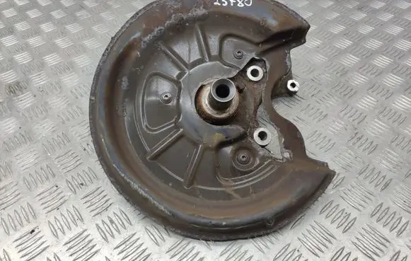 Volkswagen Golf VI Rear wheel hub