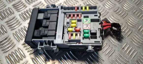 Opel Insignia A Fuse module 13222786