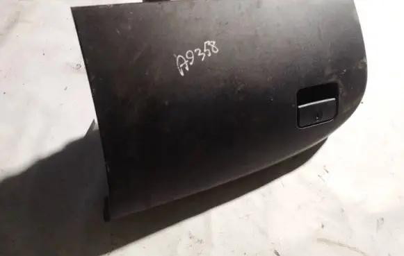 Mitsubishi Outlander Glove box