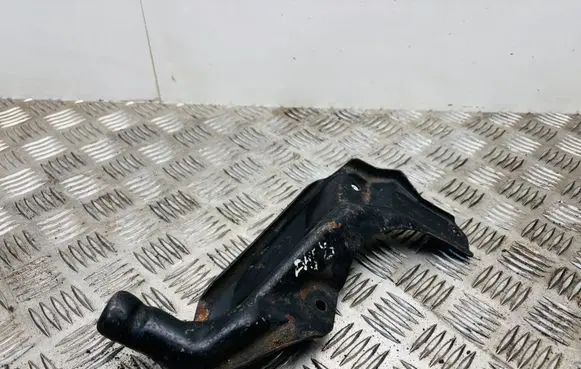 Audi A4 S4 B5 8D Engine mounting bracket 